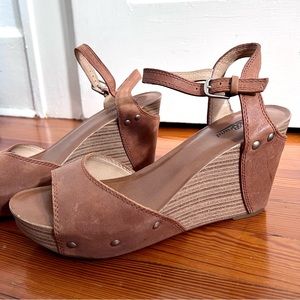 Lucky Brand women’s Marshha brown platform wedge, size 10m